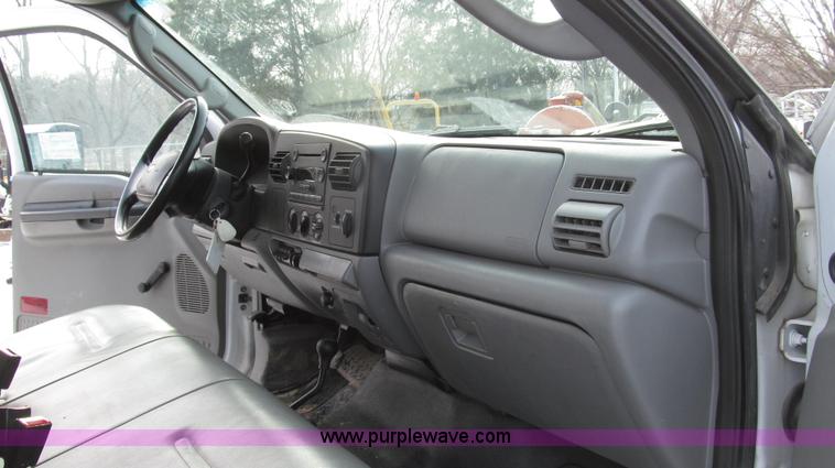 image for item G2214 2006 Ford F550 utility truck