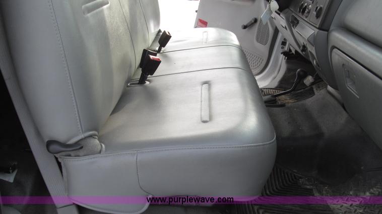 image for item G2214 2006 Ford F550 utility truck
