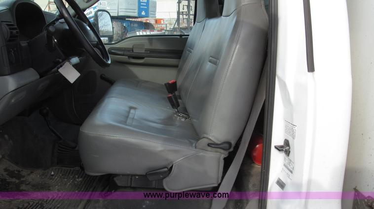 image for item G2214 2006 Ford F550 utility truck