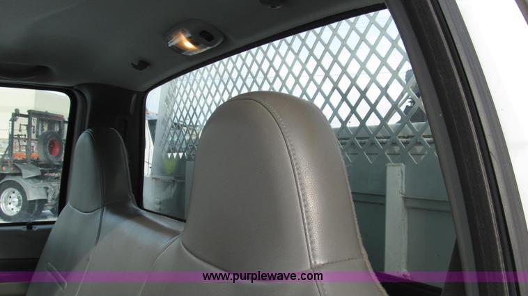 image for item G2214 2006 Ford F550 utility truck
