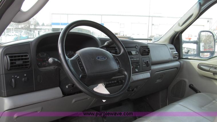 image for item G2214 2006 Ford F550 utility truck