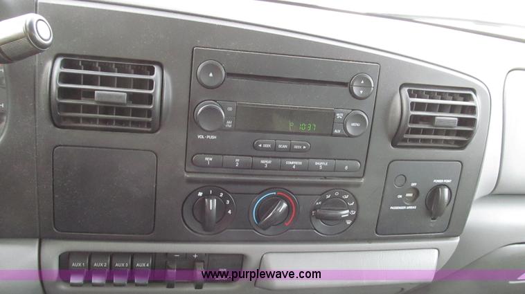 image for item G2214 2006 Ford F550 utility truck