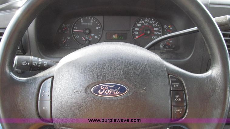 image for item G2214 2006 Ford F550 utility truck