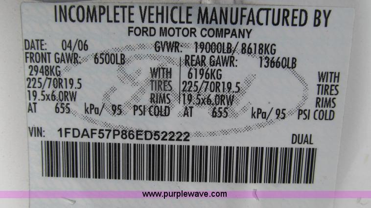 image for item G2214 2006 Ford F550 utility truck