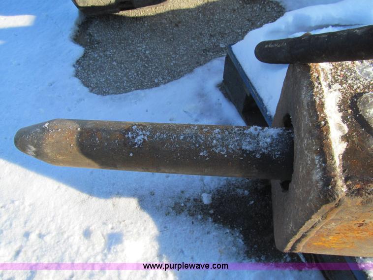 image for item G9668 2006 Stanley MB956 hydraulic breaker