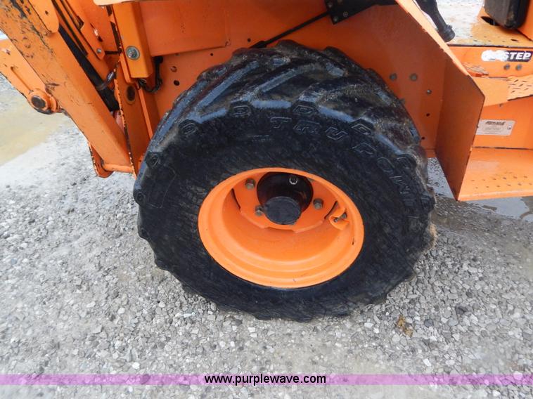 image for item H3913 2007 Almand TLB425ESL compact backhoe