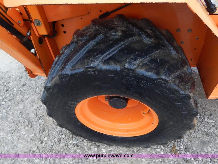 image for item H3913 2007 Almand TLB425ESL compact backhoe