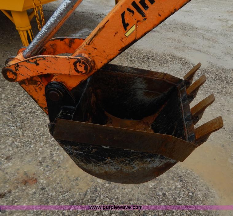 image for item H3913 2007 Almand TLB425ESL compact backhoe