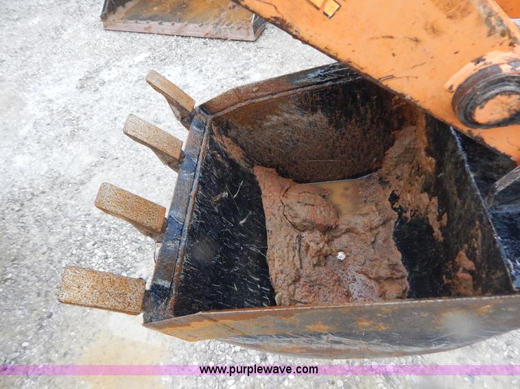 image for item H3913 2007 Almand TLB425ESL compact backhoe