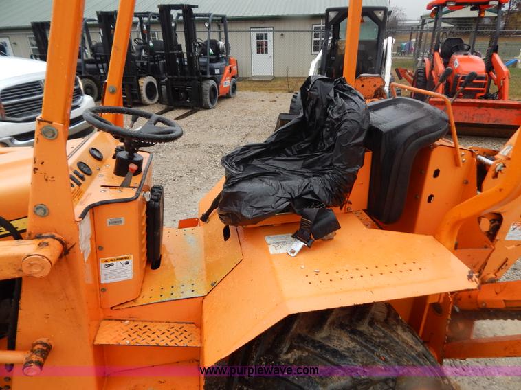 image for item H3913 2007 Almand TLB425ESL compact backhoe