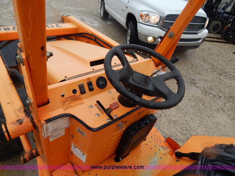 image for item H3913 2007 Almand TLB425ESL compact backhoe