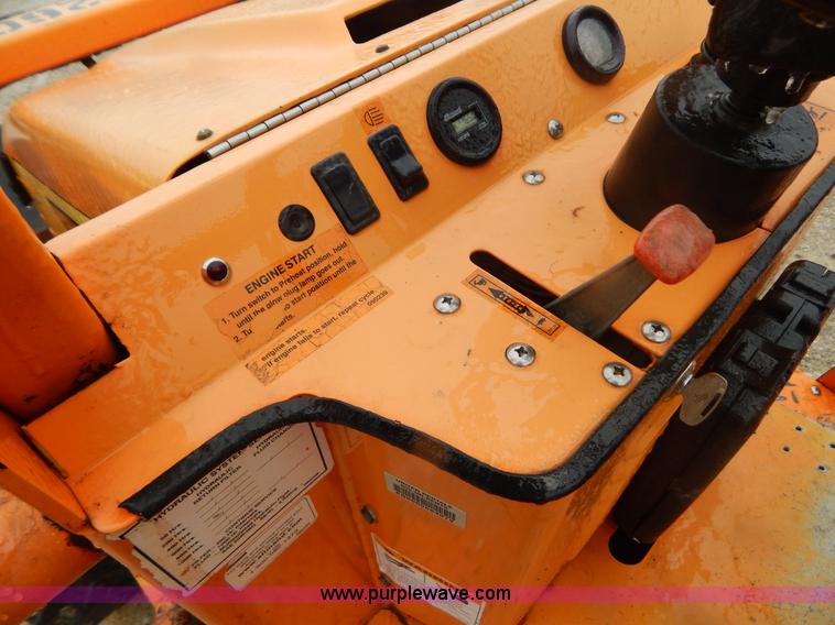 image for item H3913 2007 Almand TLB425ESL compact backhoe