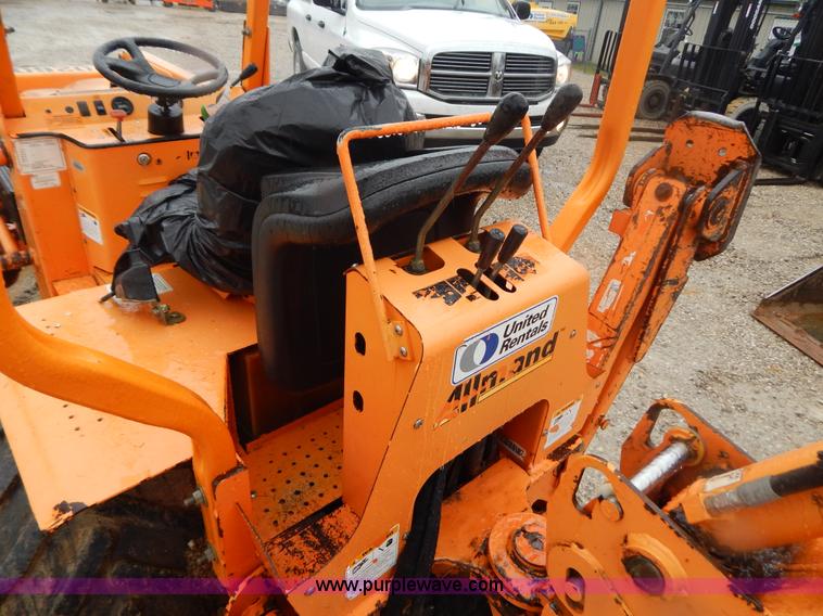 image for item H3913 2007 Almand TLB425ESL compact backhoe
