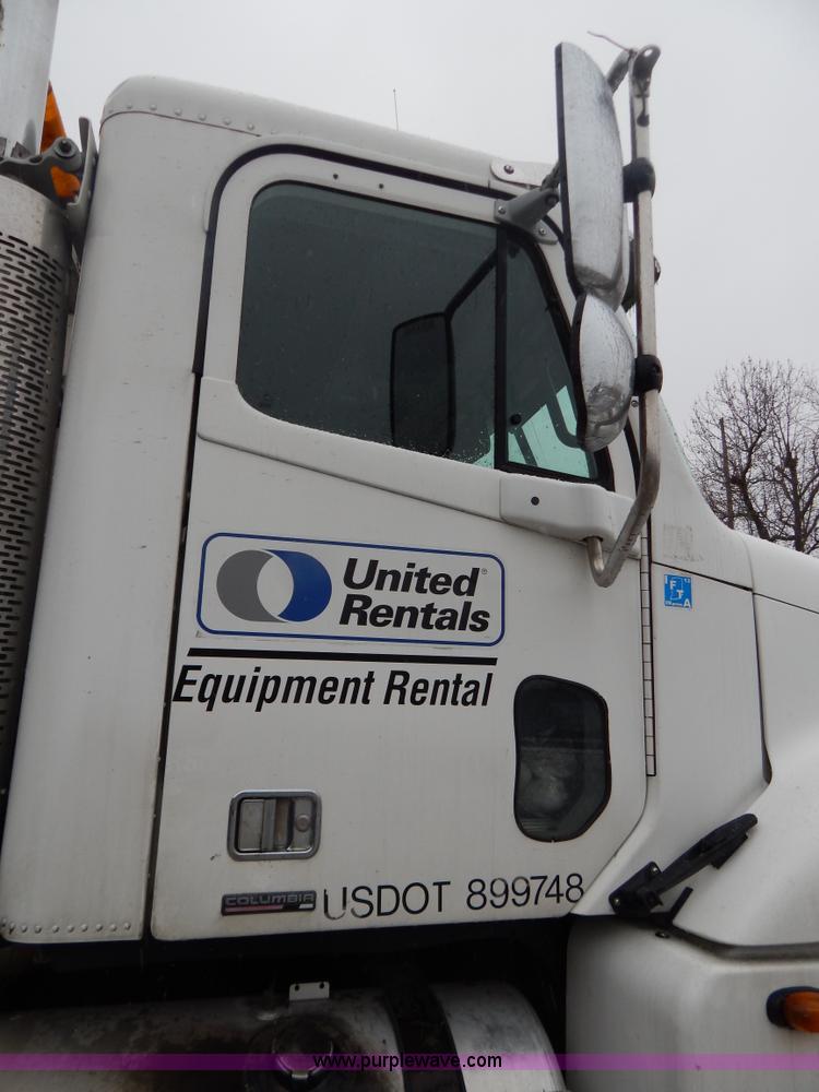 image for item H3915 2006 Freightliner Columbia CL1205T semi truck
