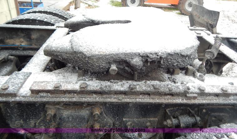 image for item H3915 2006 Freightliner Columbia CL1205T semi truck