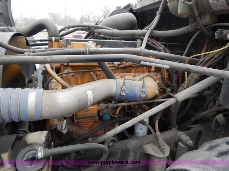 image for item H3915 2006 Freightliner Columbia CL1205T semi truck