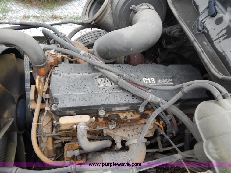 image for item H3915 2006 Freightliner Columbia CL1205T semi truck