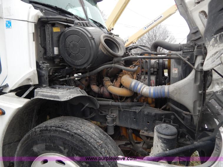 image for item H3915 2006 Freightliner Columbia CL1205T semi truck