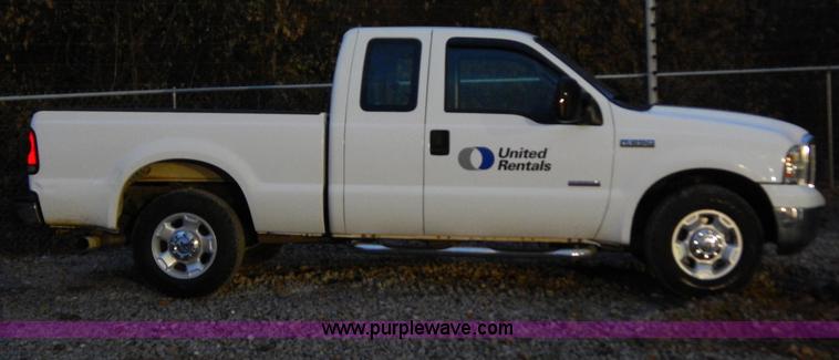 image for item H3924 2006 Ford F250 Super Duty pickup truck