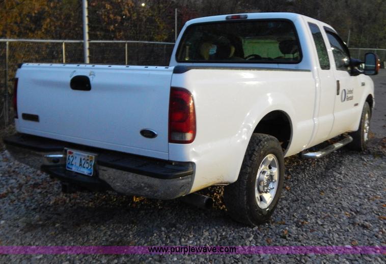 image for item H3924 2006 Ford F250 Super Duty pickup truck