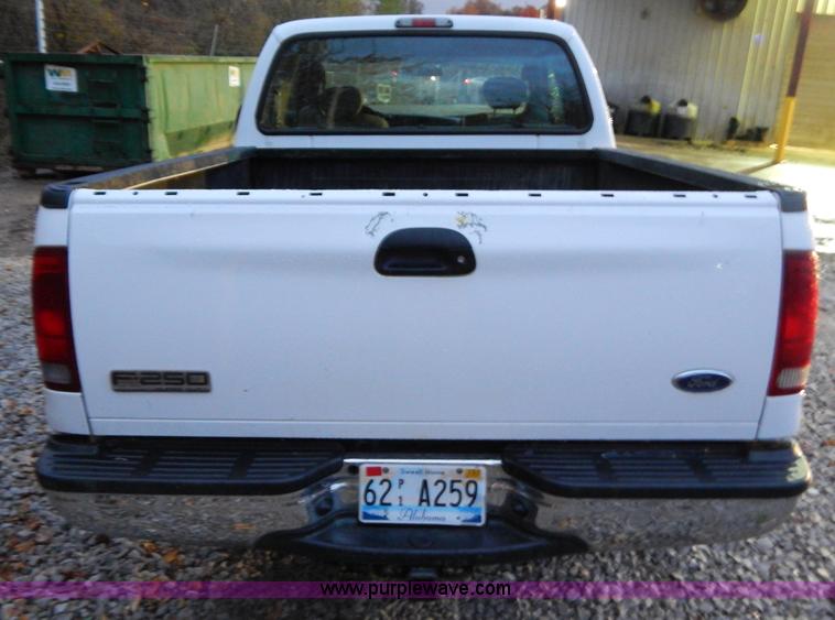 image for item H3924 2006 Ford F250 Super Duty pickup truck