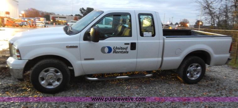 image for item H3924 2006 Ford F250 Super Duty pickup truck