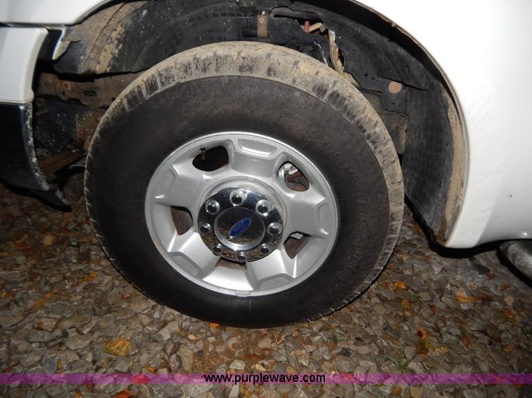 image for item H3924 2006 Ford F250 Super Duty pickup truck