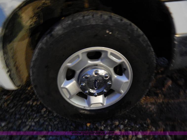 image for item H3924 2006 Ford F250 Super Duty pickup truck