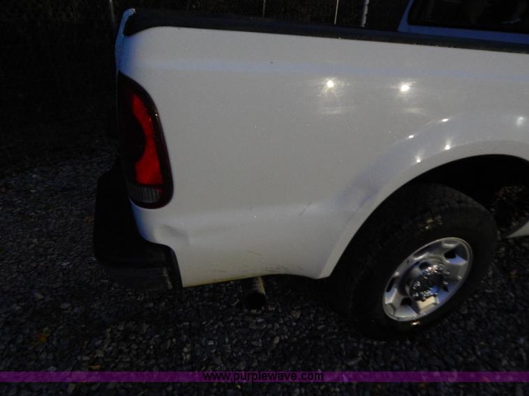 image for item H3924 2006 Ford F250 Super Duty pickup truck