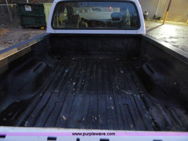 image for item H3924 2006 Ford F250 Super Duty pickup truck