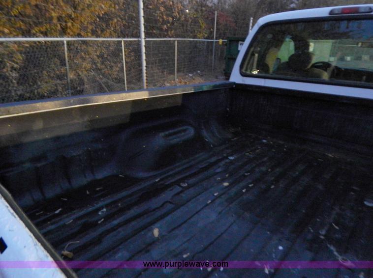 image for item H3924 2006 Ford F250 Super Duty pickup truck