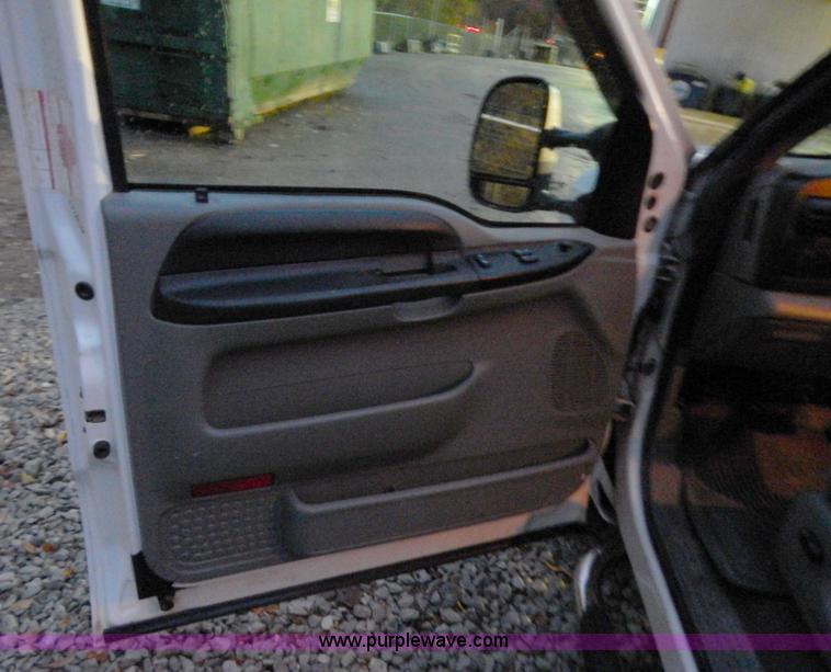 image for item H3924 2006 Ford F250 Super Duty pickup truck