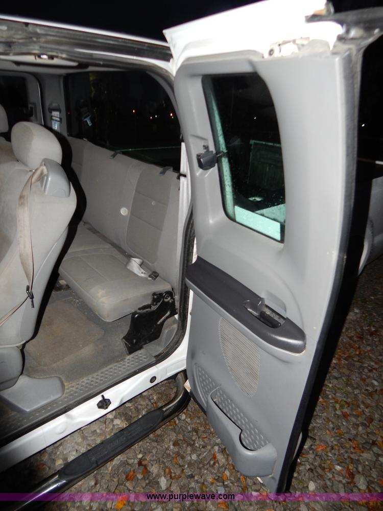 image for item H3924 2006 Ford F250 Super Duty pickup truck