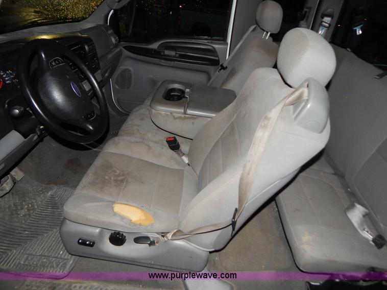 image for item H3924 2006 Ford F250 Super Duty pickup truck