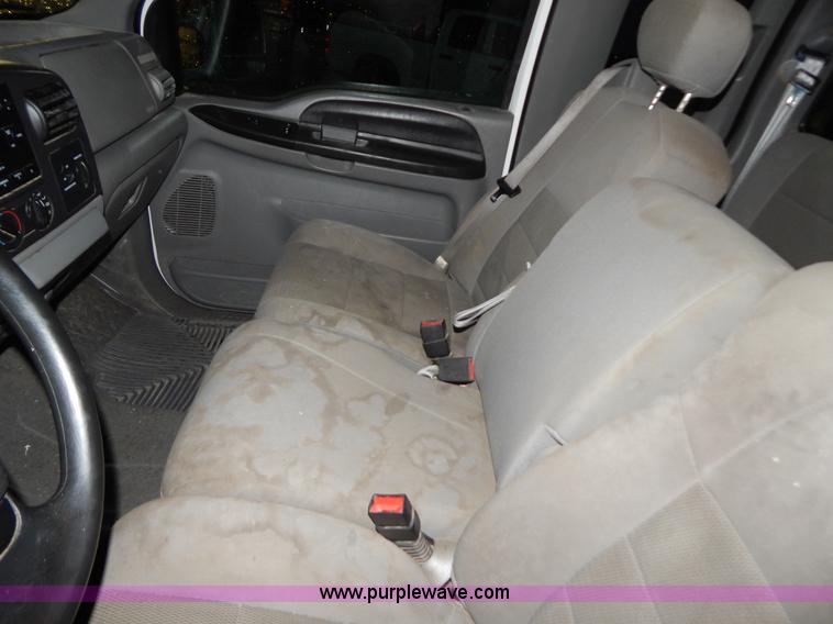 image for item H3924 2006 Ford F250 Super Duty pickup truck