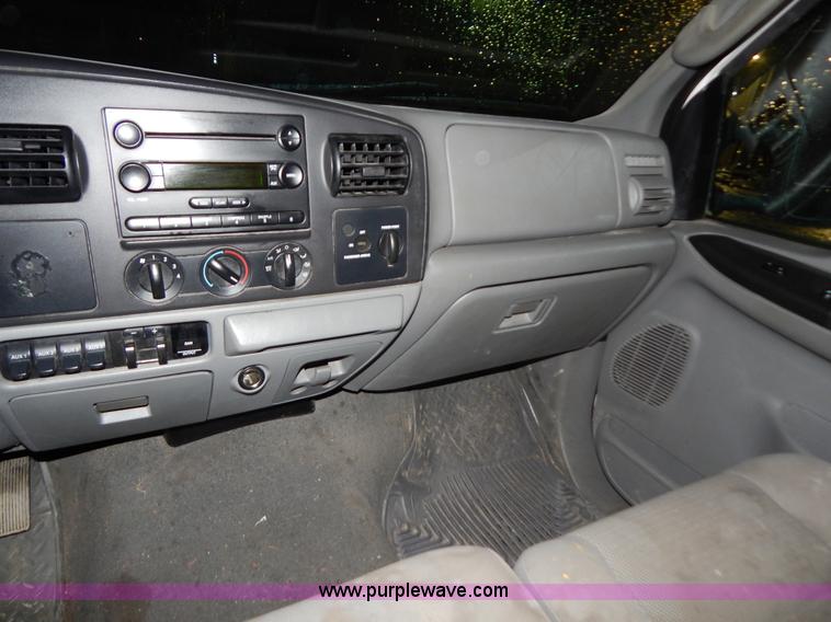 image for item H3924 2006 Ford F250 Super Duty pickup truck