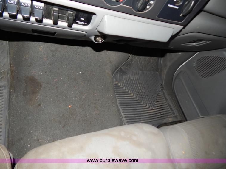 image for item H3924 2006 Ford F250 Super Duty pickup truck