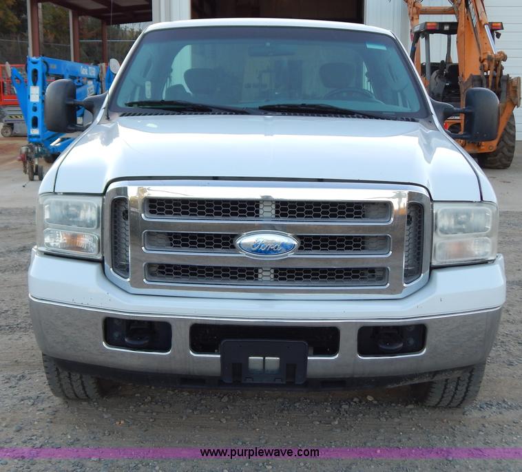image for item H3966 2006 Ford F250 Super Duty pickup truck