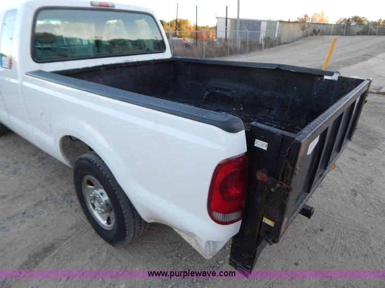 image for item H3966 2006 Ford F250 Super Duty pickup truck