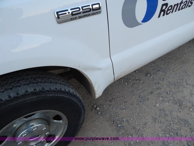image for item H3966 2006 Ford F250 Super Duty pickup truck
