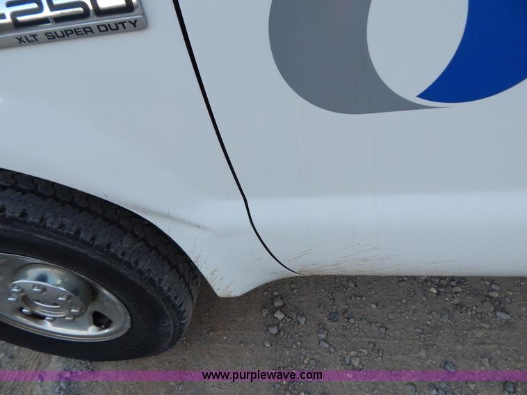 image for item H3966 2006 Ford F250 Super Duty pickup truck