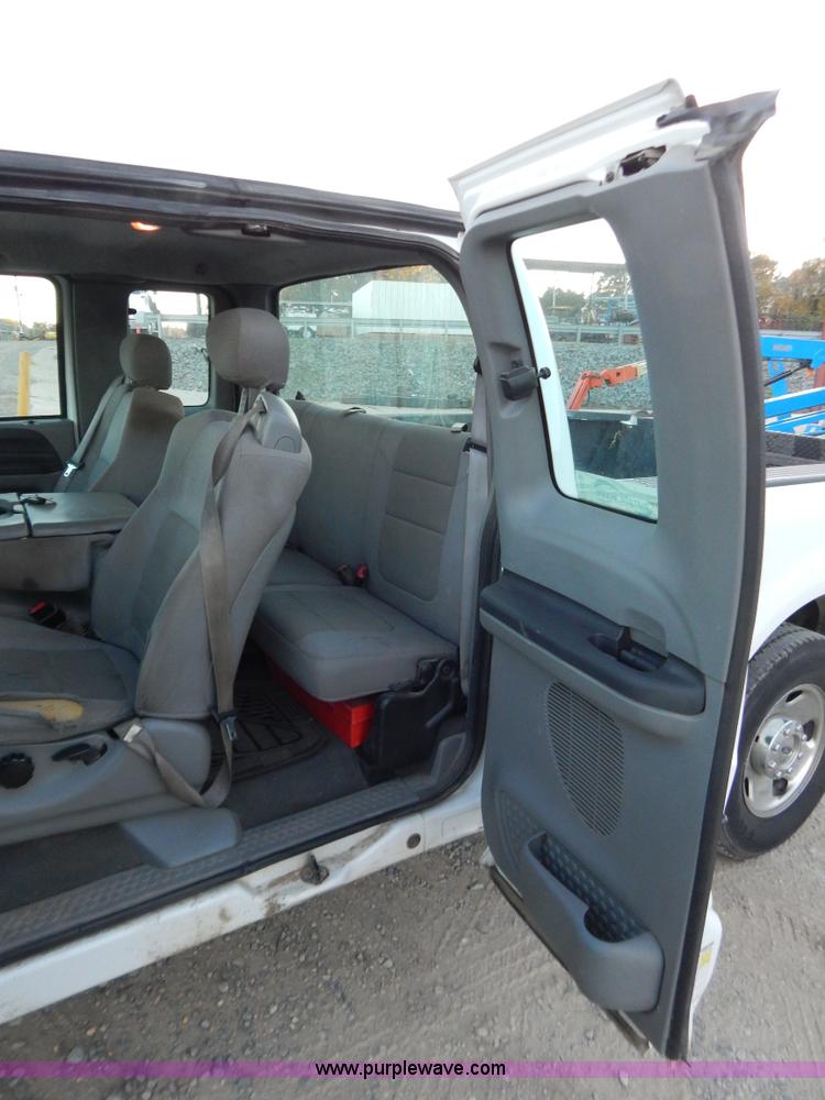 image for item H3966 2006 Ford F250 Super Duty pickup truck