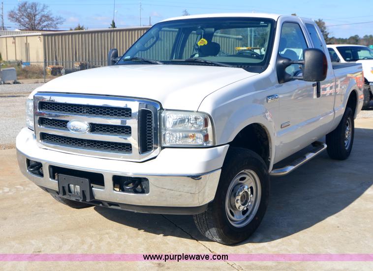 image for item H5000 2006 Ford F250 Super Duty XLT pickup truck