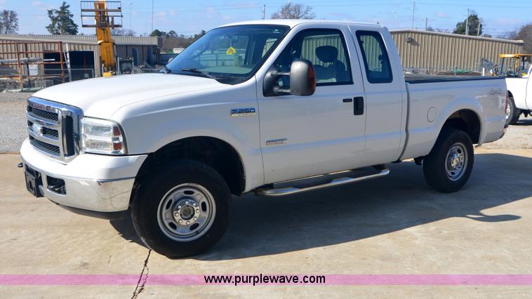 image for item H5000 2006 Ford F250 Super Duty XLT pickup truck