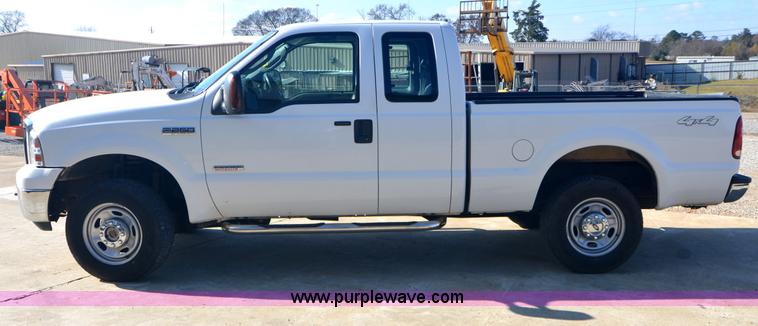 image for item H5000 2006 Ford F250 Super Duty XLT pickup truck