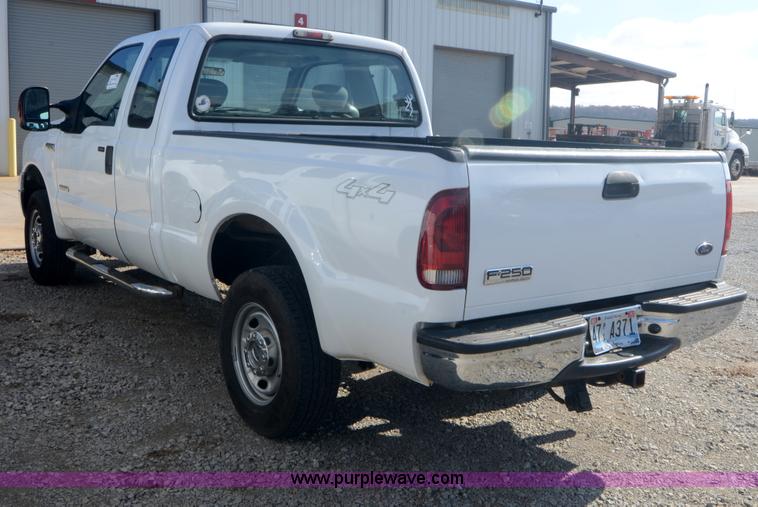 image for item H5000 2006 Ford F250 Super Duty XLT pickup truck