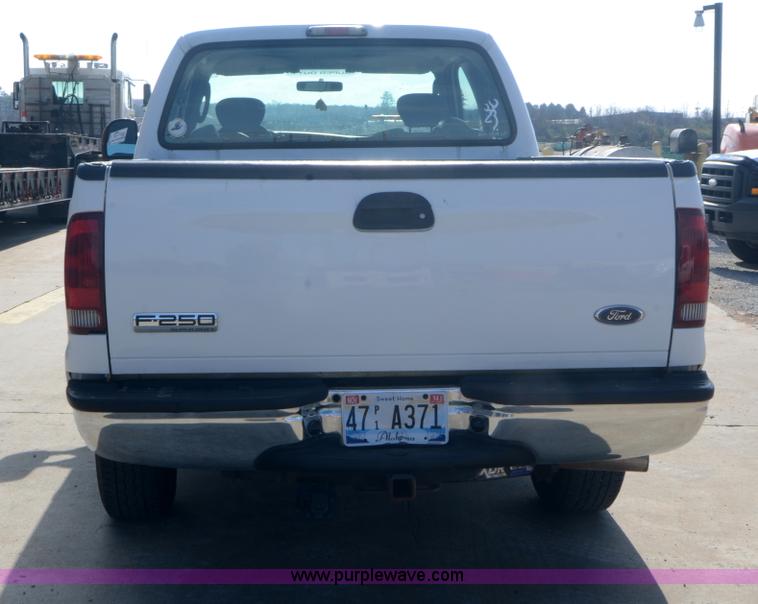 image for item H5000 2006 Ford F250 Super Duty XLT pickup truck