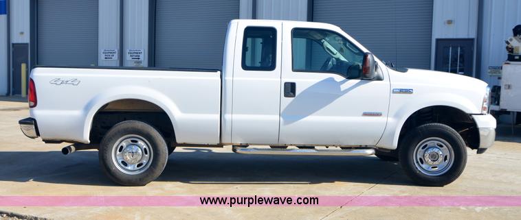 image for item H5000 2006 Ford F250 Super Duty XLT pickup truck