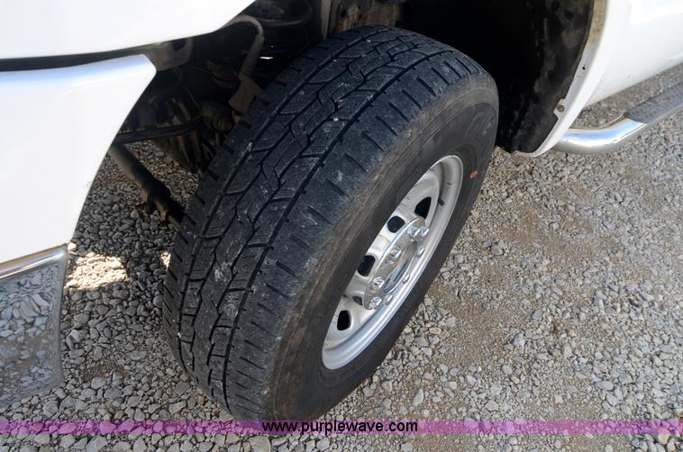 image for item H5000 2006 Ford F250 Super Duty XLT pickup truck