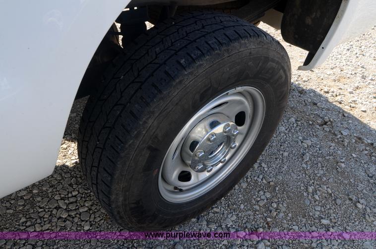 image for item H5000 2006 Ford F250 Super Duty XLT pickup truck